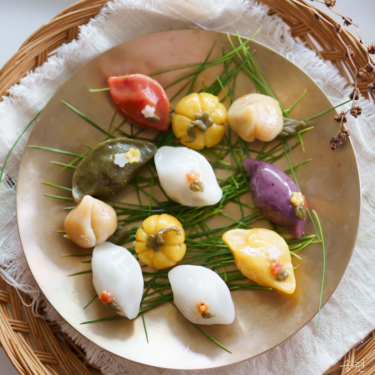 Chuseok Songpyeon - Korea's Half-Moon Rice Cake