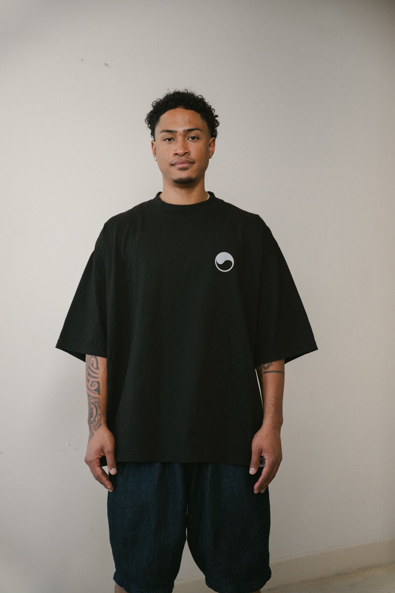 PEARL MOUNTAIN DROP SHOULDER TEE (BLACK) | Shop Korean Culture